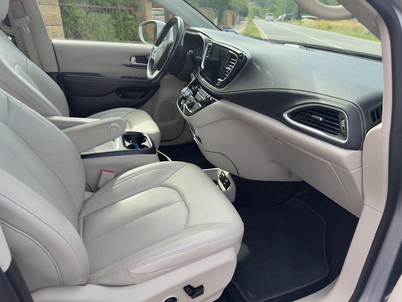 Chrysler Pacifica (2021) 3,6 Hybrid Plug Radar 360 2021 - fotka 10 z 19