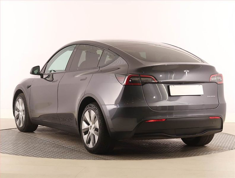 Tesla Model Y (2022) Long Range AWD 79kWh, SoH 92% - fotka 4 z 33