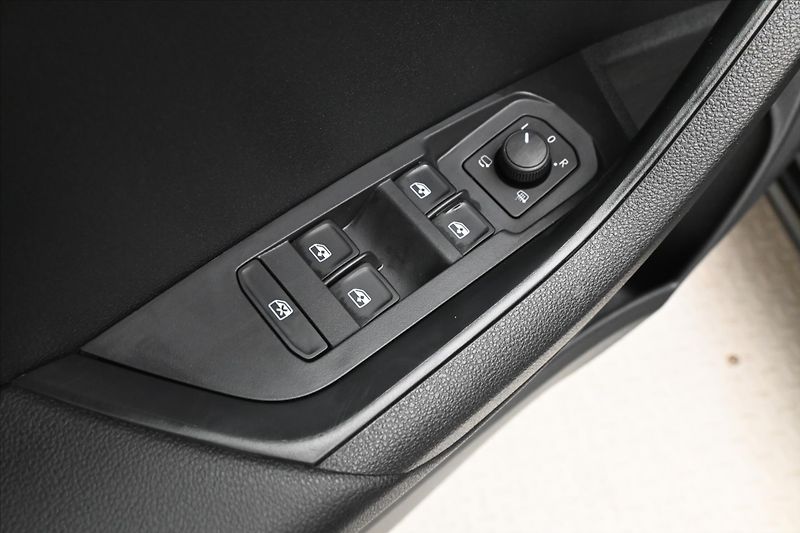 Škoda Karoq 2,0 TDI 85kW DSG TAŽNÉ Záruka - fotka 25 z 32