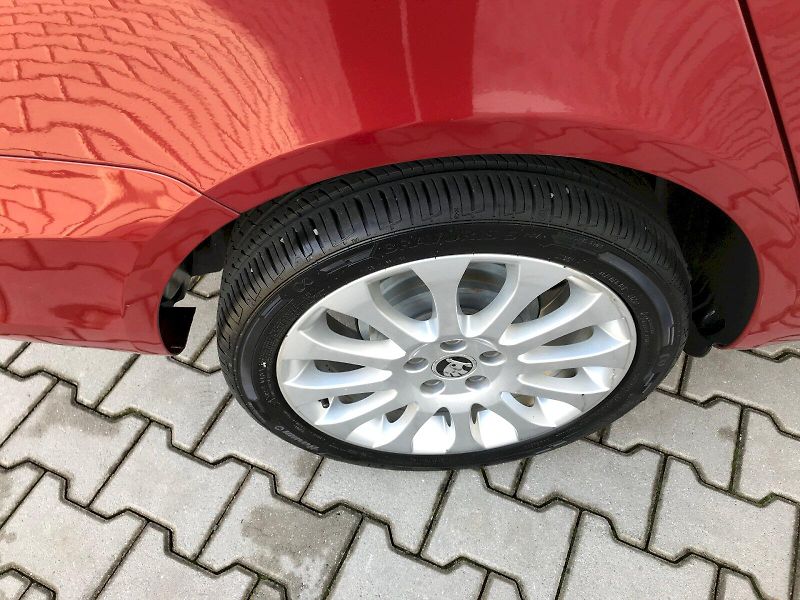 Škoda Fabia (2014) COM TSI AMBIE L4 63/1,2 - fotka 15 z 22