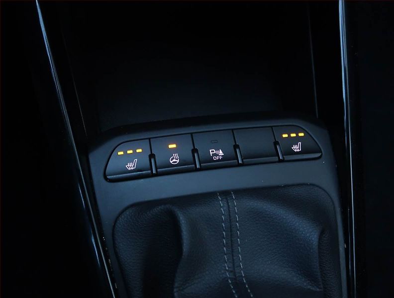 Kia Stonic (2023) Exclusive 1.0 T-GDI, EXCLUSIVE - fotka 17 z 21