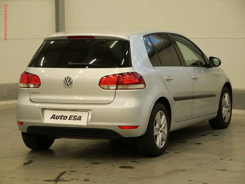 Volkswagen Golf (2009) 1.6i, AT, AC, STK3/28 - fotka 4 z 17