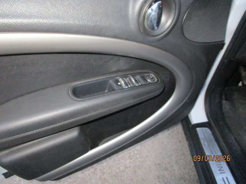 Mini Countryman (2013) 1,6 tdi - fotka 11 z 24