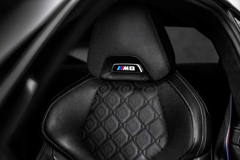 BMW M8 Coupe Competition Night Carbon - fotka 14 z 23