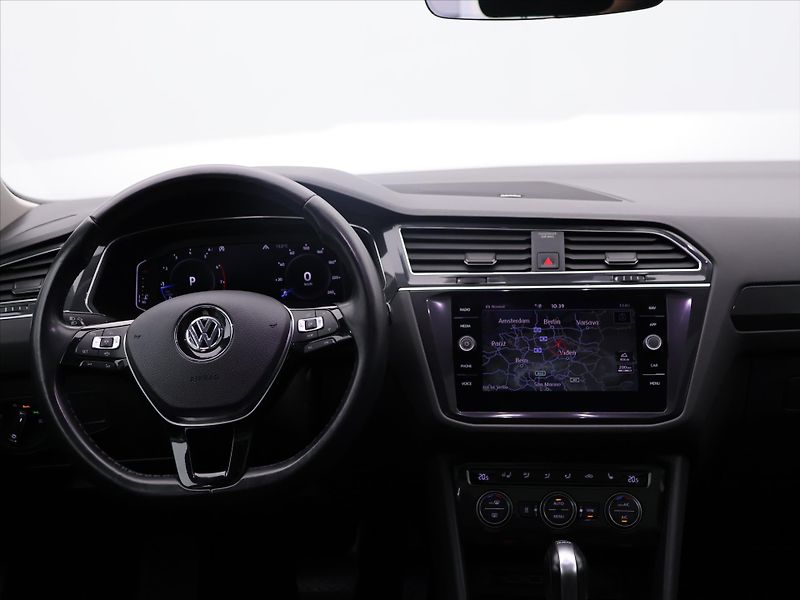 Volkswagen Tiguan Allspace 2,0 TSI 162kW DSG 4M LED 1.Maj - fotka 25 z 33