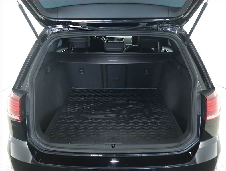 Volkswagen Golf (2018) R-Line 1.5 TSI, Automat - fotka 14 z 17
