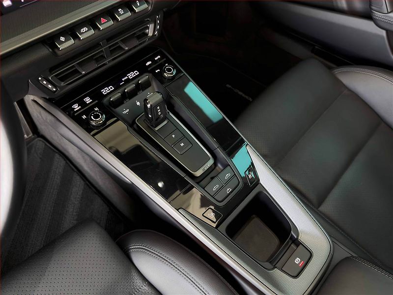 Porsche 911 (2024) Carrera S - fotka 21 z 23