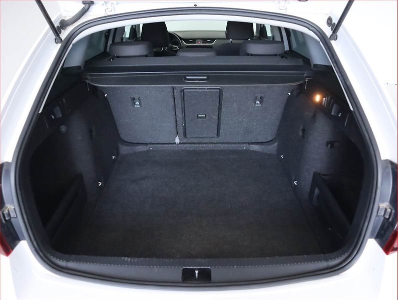 Škoda Octavia (2019) 1.6 TDI, Automat, Serv.kniha - fotka 14 z 21