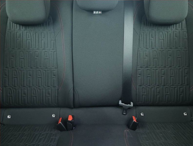 Fiat 600 (2023) (RED) 54 kWh, SoH 95% - fotka 10 z 18