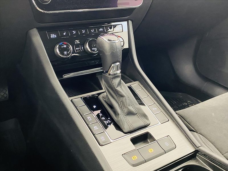 Škoda Superb 2,0 TDI 147kW DSG Style Plus - fotka 17 z 27