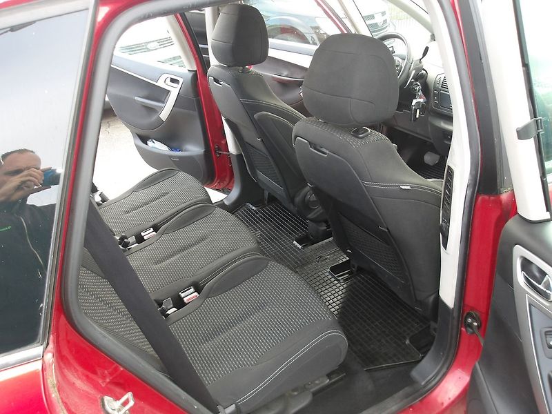 Citroën C4 Picasso 1,6HDi AUTOMAT ! 1.MAJITEL !!! - fotka 13 z 25