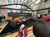 Vůz stáje McLaren obdivují fanoušci Formule 1 na brněnském Zelném trhu od soboty. Podívat se na něj mohou do úterý 27. května.