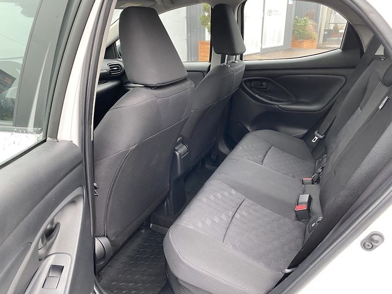 Toyota Yaris 1.5HEV, ČR-1m, Comfort, DPH - fotka 12 z 31
