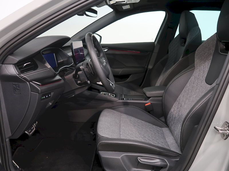 Škoda Octavia (2025) SPORTLINE 2.0TDI 110KW PANORAM - fotka 13 z 45