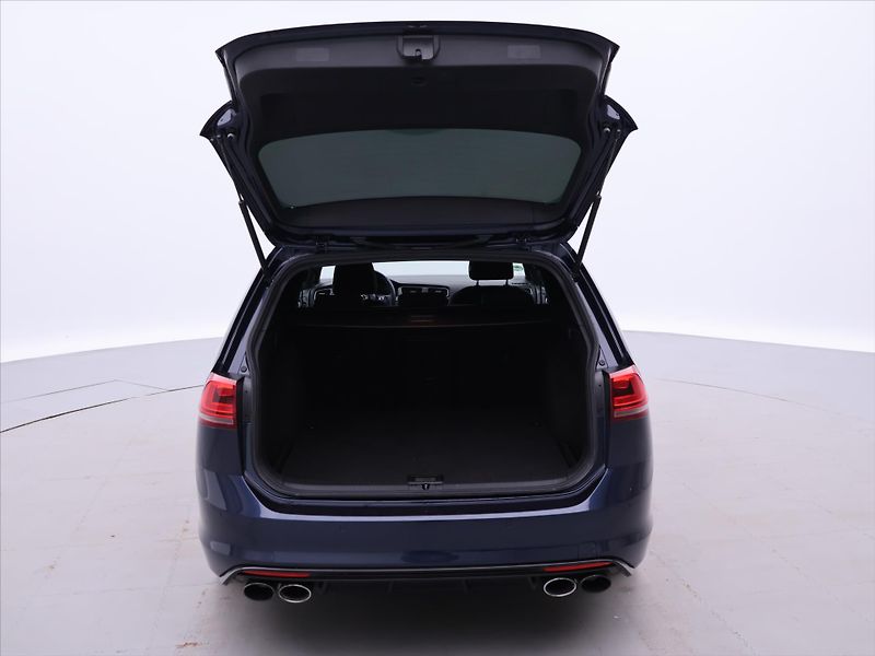 Volkswagen Golf 2,0 TSI R 221kW DSG 4Motion - fotka 9 z 31