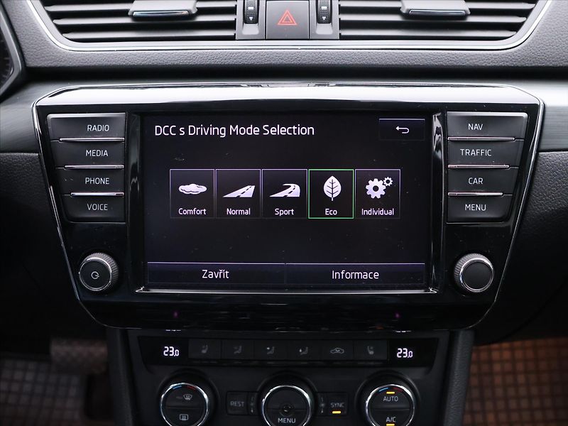 Škoda Superb 2,0 TDI 140kW DSG Style Plus - fotka 27 z 39