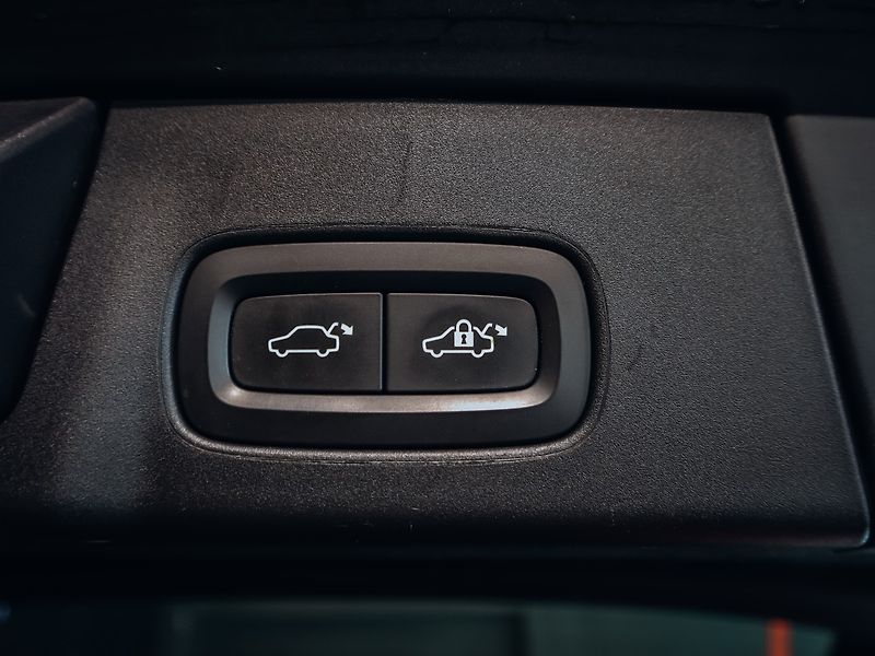 Volvo V90 2.0 T8 AWD - Inscription TOP - fotka 9 z 29