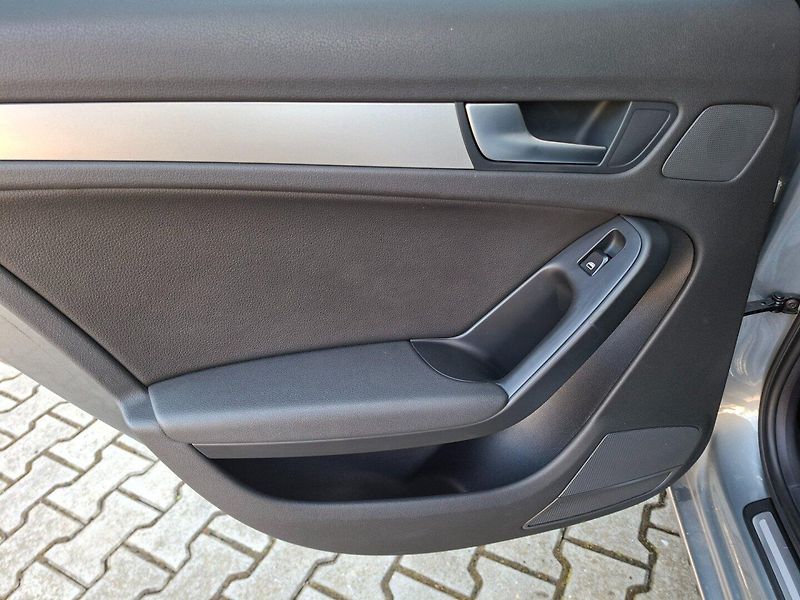 Audi A4 (2012) 3.0TDI 176kW 7A QUATTRO - fotka 31 z 39