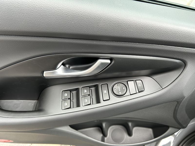 Hyundai i30 WG 26 1,6 T-GDI DCT N LINE - fotka 13 z 29