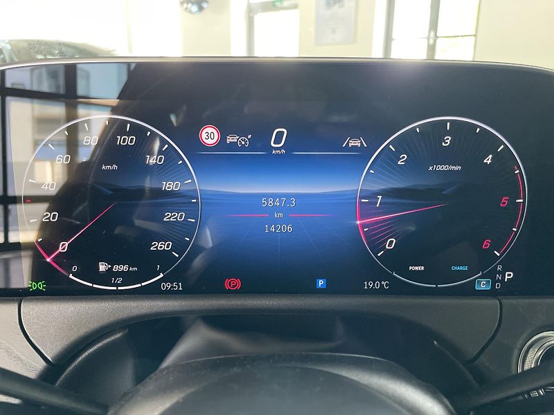 Mercedes-Benz Třídy E 220d 4Matic AMG - fotka 17 z 28