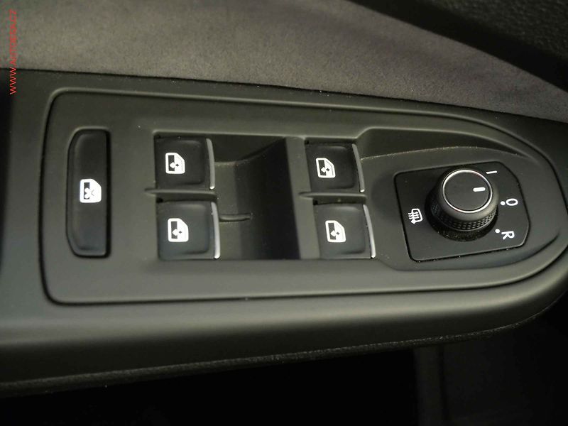 Volkswagen Golf (2021) 1.5TSI, 2.maj,ČR, R-Line - fotka 14 z 21