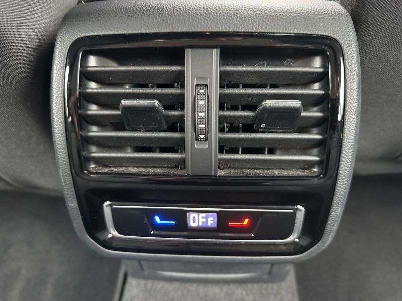 Volkswagen Passat (2022) Variant 2.0 TDI DSG Business - fotka 27 z 33