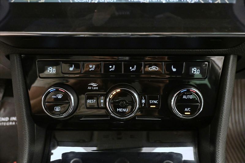 Škoda Superb 2,0 TDI 110 kW 4x4 Style Panor - fotka 20 z 32