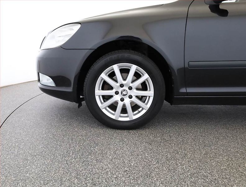 Škoda Octavia (2012) 1.6 TDI, Navi, Tempomat - fotka 14 z 14