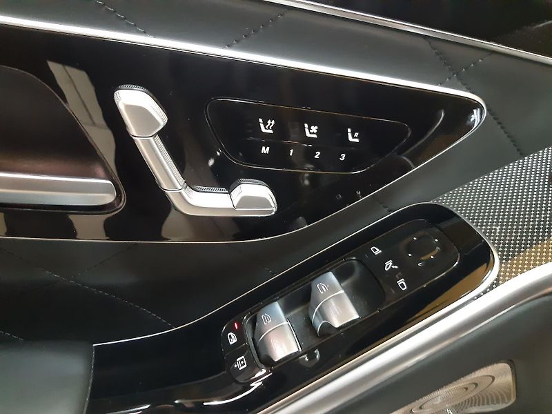 Mercedes-Benz Třídy S S500 4MATIC AMG PAKET MAX VÝBA - fotka 35 z 58