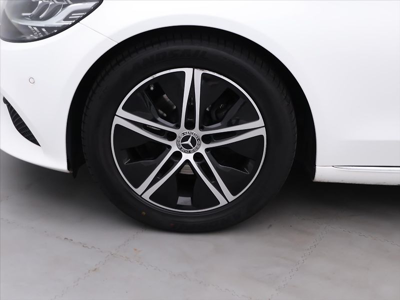 Mercedes-Benz Třídy C 1,6 C180 115 kW Full LED - fotka 25 z 32