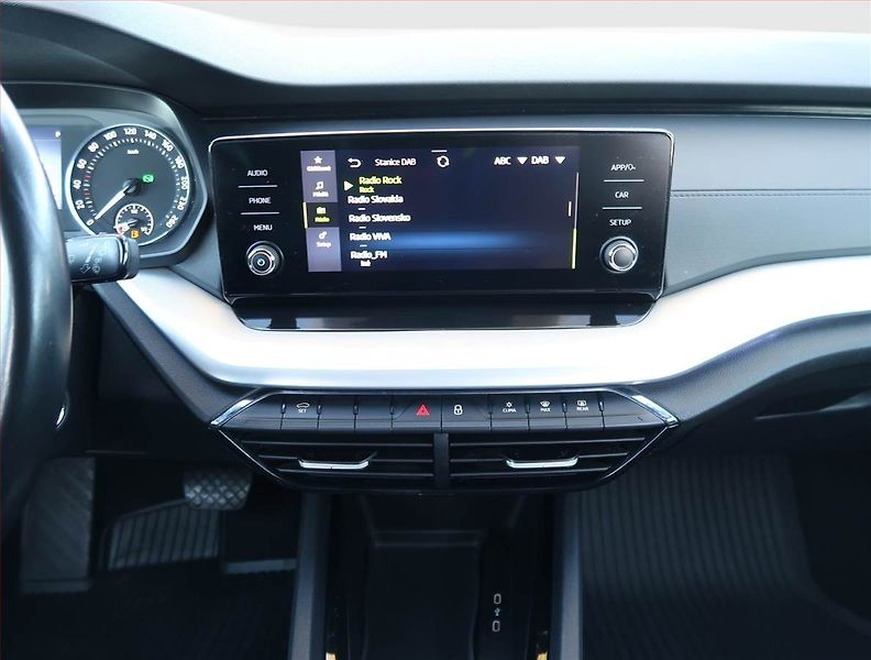 Škoda Octavia (2021) Ambition 1.5 TSI e-tec - fotka 12 z 21