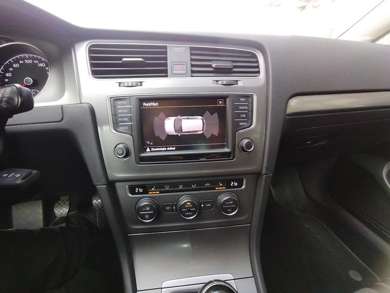 Volkswagen Golf (2017) 1.2 tsi/63kW, klima, výhřev,  - fotka 12 z 38