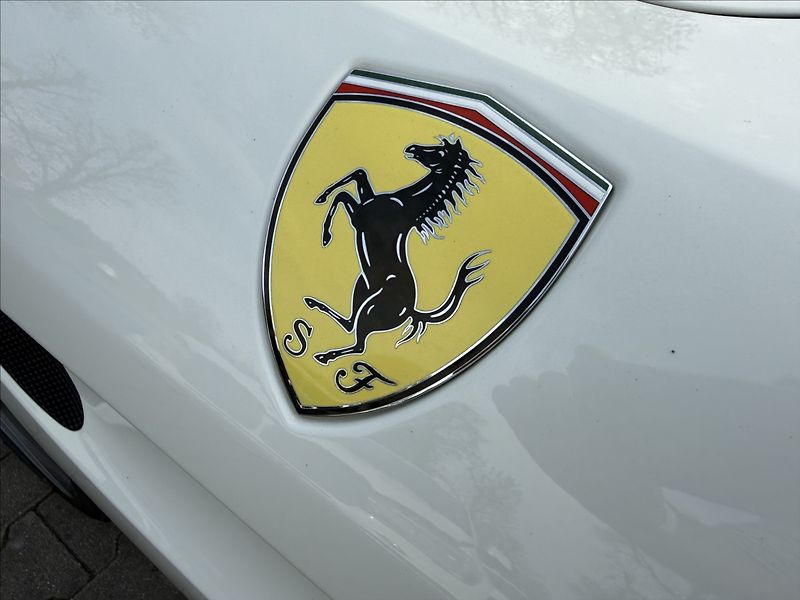 Ferrari California T 3,9 V8 412 kW - fotka 25 z 26
