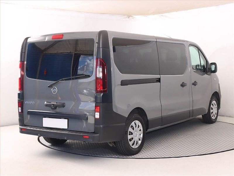 Opel Vivaro (2019) 1.6 BiCDTI, Bus, 9Míst - fotka 5 z 19
