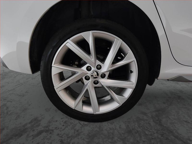 Škoda Kamiq (2021) 1.0 TSI, Tempomat - fotka 15 z 17
