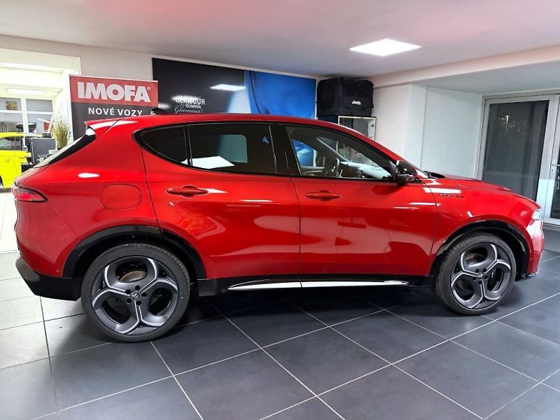 Alfa Romeo Tonale (2026) 1.5 T Ibrida 175k AT7 SPORT SP - fotka 4 z 21