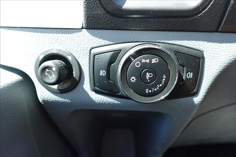 Ford Transit 2,0 TDCi  L3H2 9MÍST KLIMA SER - fotka 19 z 30