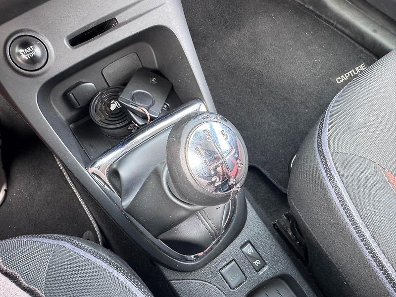 Renault Captur (2016) 0,9 TCE 66 KW ROZVODY USB NAV - fotka 26 z 42