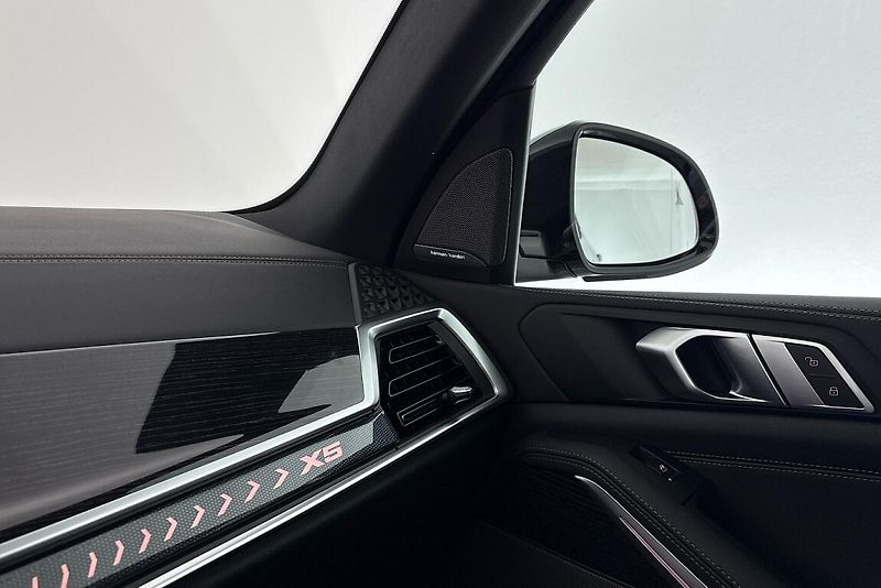 BMW X5 xDrive40d - fotka 16 z 22