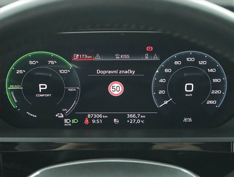 Audi e-tron (2020) 50 quattro, SoH 87% - fotka 11 z 19