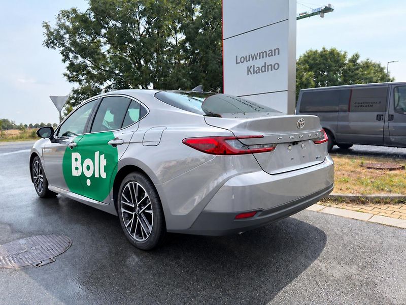 Toyota Camry 2.5 HEV Executive - fotka 3 z 3