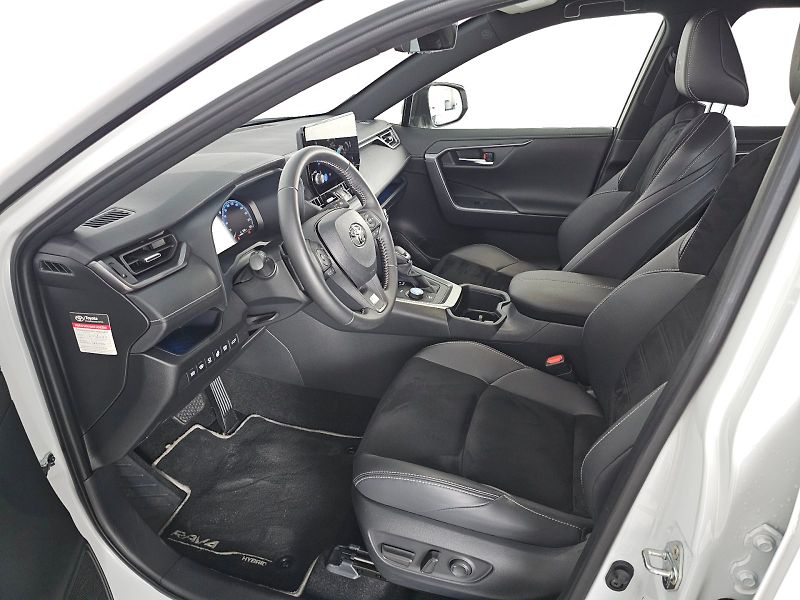 Toyota RAV4 (2025) 2.5HEV 222k 4X4 GR SPORT - fotka 6 z 32
