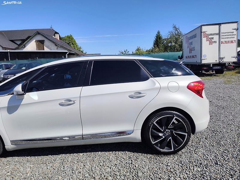 Citroën DS5 (2012) - fotka 3 z 34