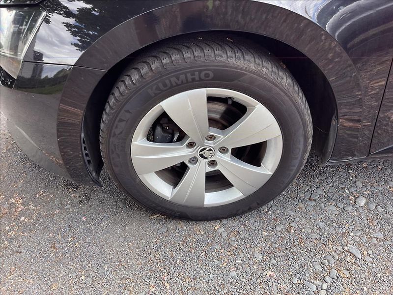 Škoda Superb 2,0 TDi DSG  NAVI BIXEN ACC AL - fotka 42 z 50