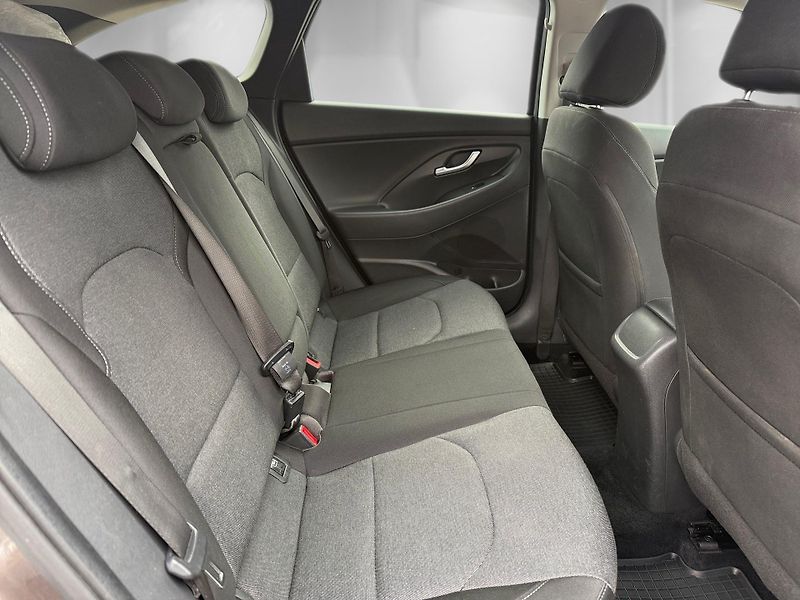 Hyundai i30 (2021) 1,5 T-GDi 117 kW SMART DCT - fotka 20 z 24