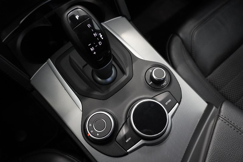 Alfa Romeo Stelvio (2018) STELVIO 2.2D Q4 AUTOMAT - fotka 23 z 35