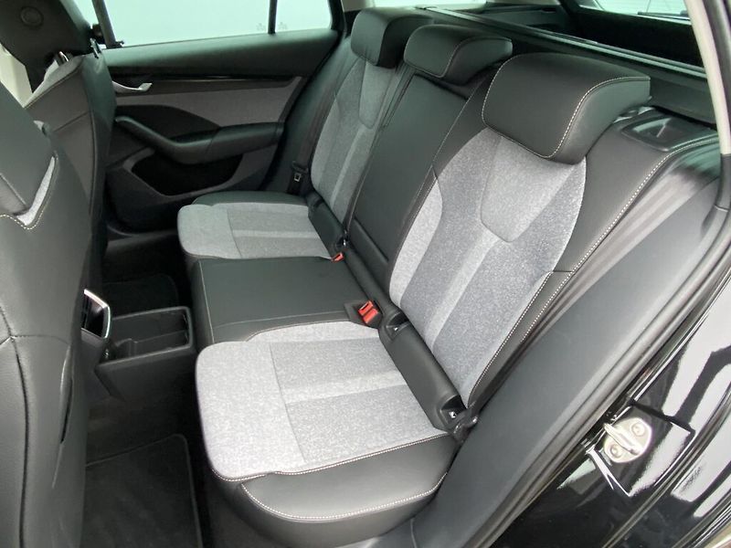 Škoda Octavia Combi 2,0 TDI Top Select DSG - fotka 24 z 28