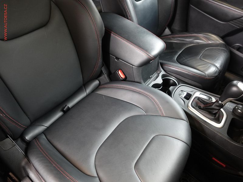 Jeep Cherokee (2014) 3.2 V6 4X4, Trailhawk, AT - fotka 12 z 23