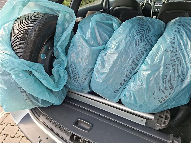 Hyundai i30 1,6 Trikolor 88KW - fotka 9 z 18