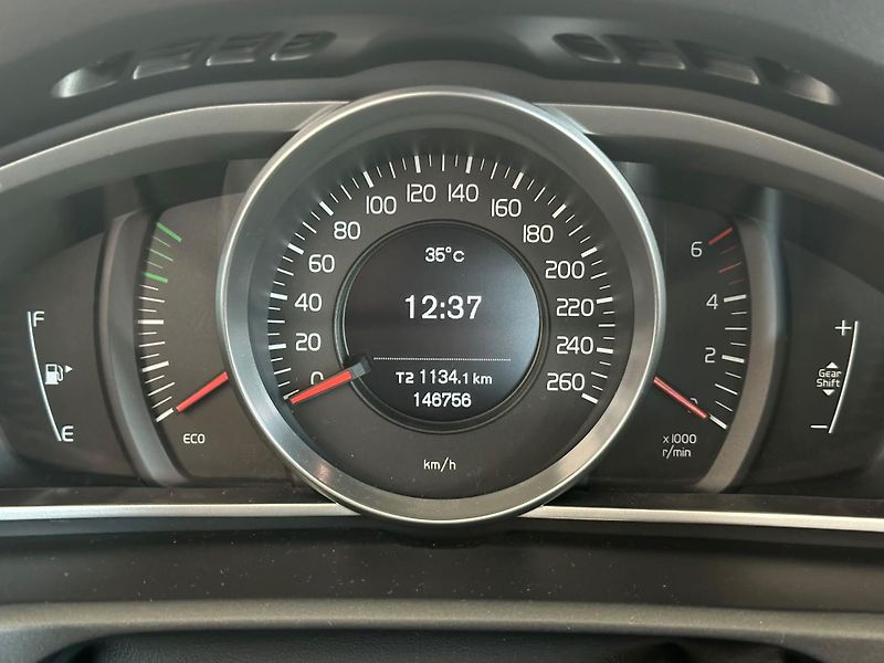 Volvo V40 2.0 D2 88kW, Full LED, NAVI - fotka 11 z 18